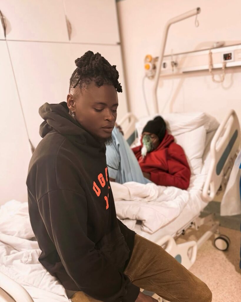 A heart-wrenching image shows Ugandan music icon Jose Chameleone lying in a hospital bed, appearing visibly frail and wearing an oxygen mask. Photo: Online