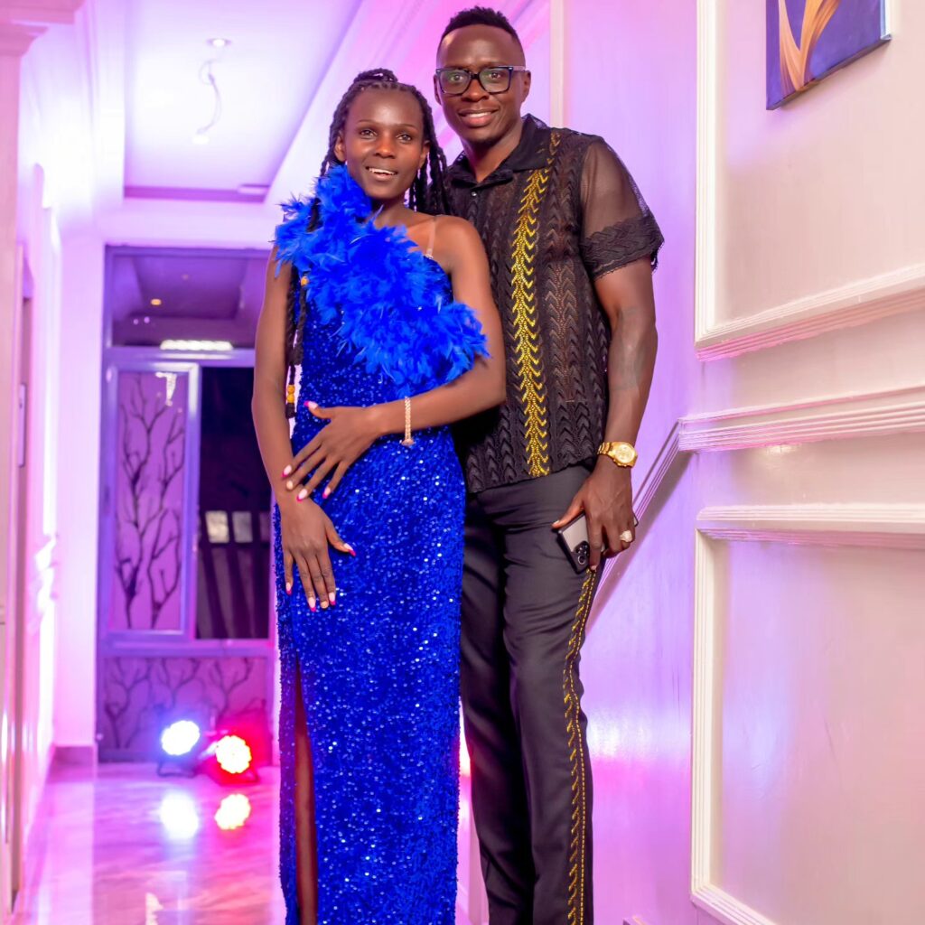 Oga Obinna gives Dem Wa Facebook stern warning to be careful of fake friends and focus on building her legacy. Photo: Facebook
