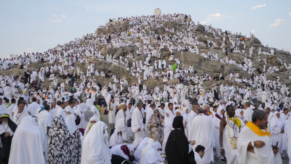 Muslims performing hajj at Mount Arafat. Photo: Online