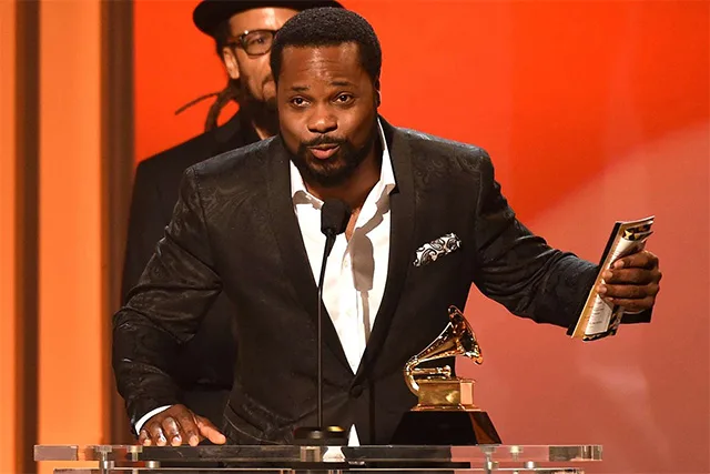 Malcom Jamal-Warner accepting the Grammy for Best Traditional R&B (2015). Photo: Online